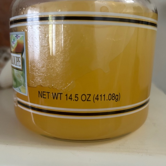 Yankee Candle Cucumber and Cantaloupe Scent 14.5 OZ. Never Burned. Retired - Picture 2 of 7